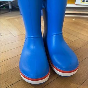 Kids crocs size 2 rain boots - never worn- super easy to get on and off